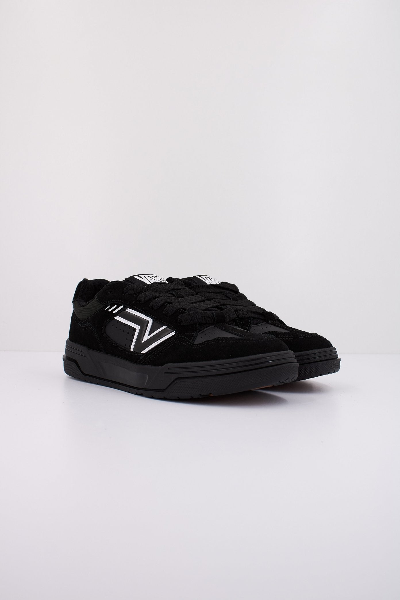VANS UPLAND en color BLKWHT  (2)