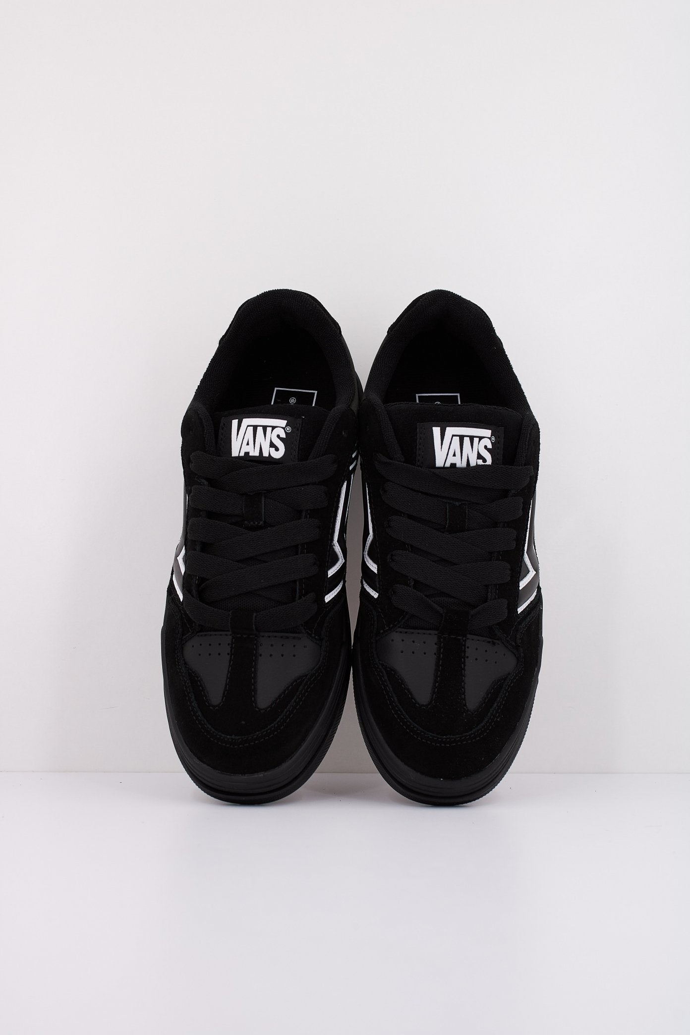 VANS UPLAND en color BLKWHT  (3)