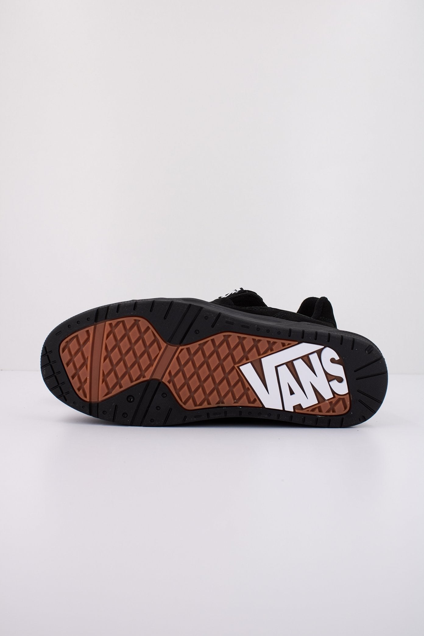 VANS UPLAND en color BLKWHT  (5)