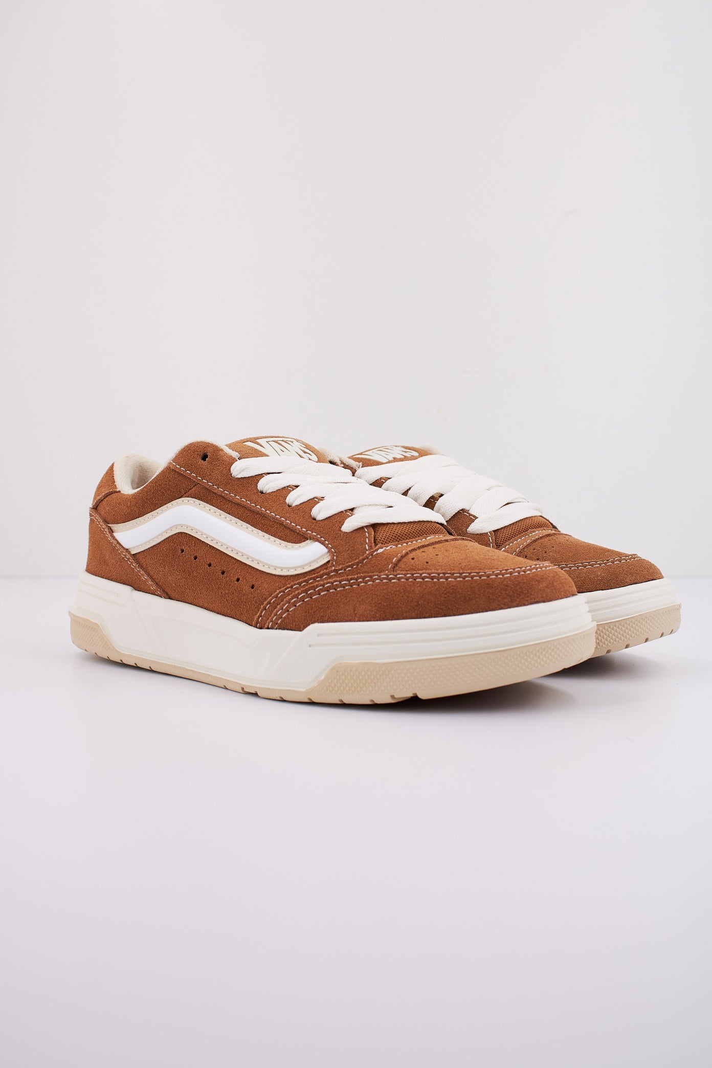 VANS HYLANE en color BROWN  (2)