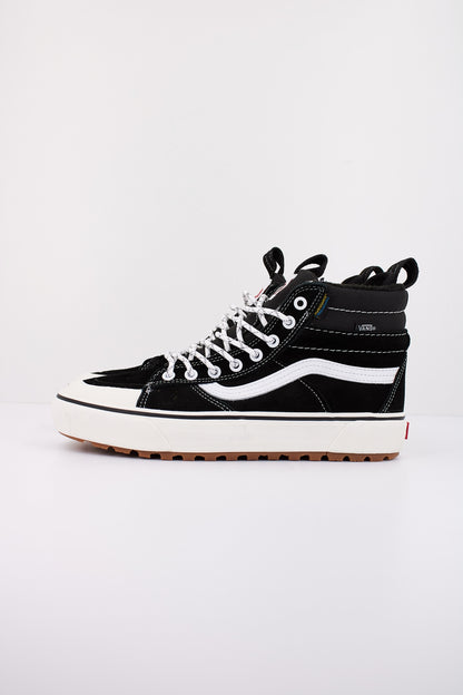 VANS MTE SK-HI WATERPROO en color BLKWHT  (1)