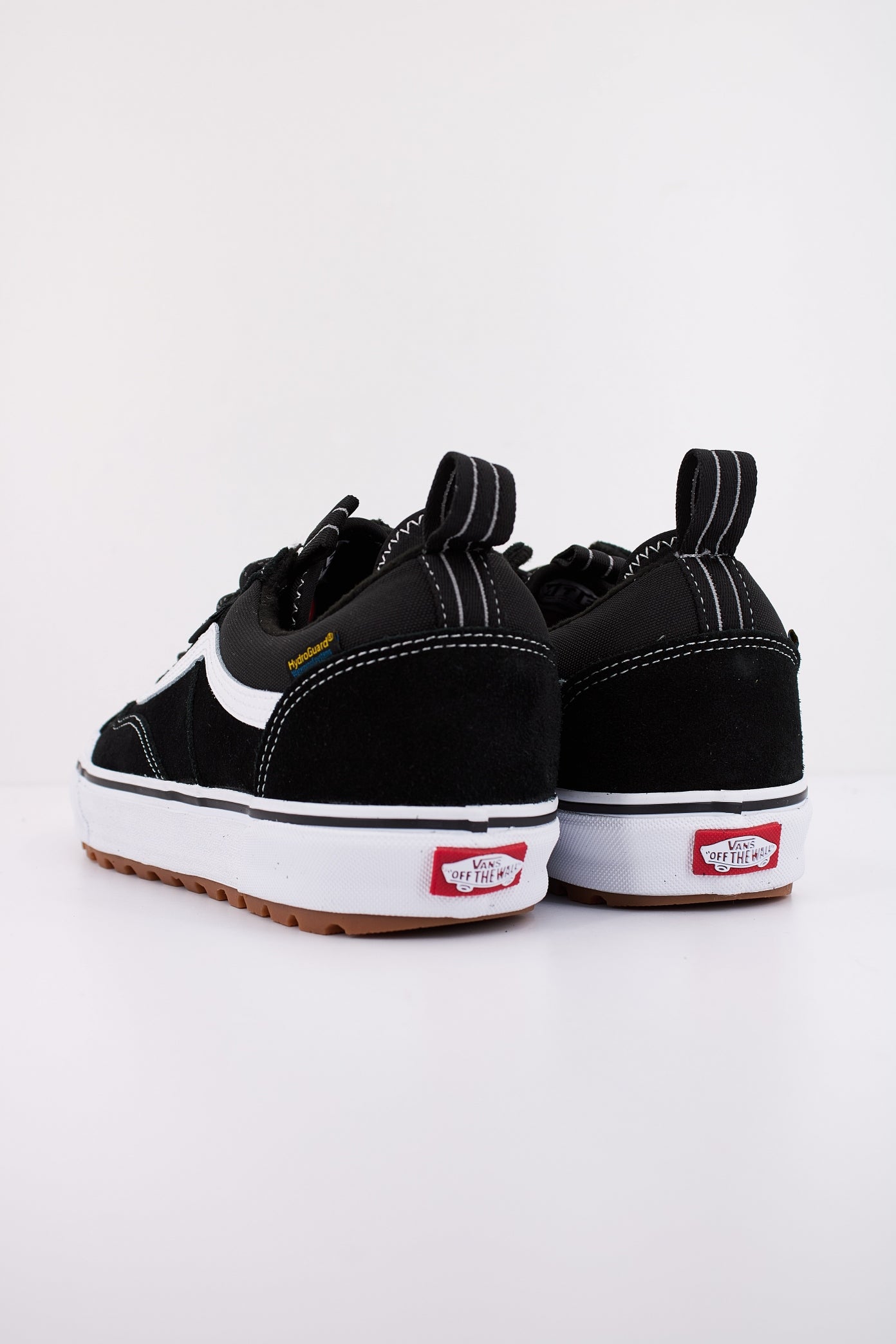 VANS MTE OLD SKOOL WATERP en color BLKWHT  (4)