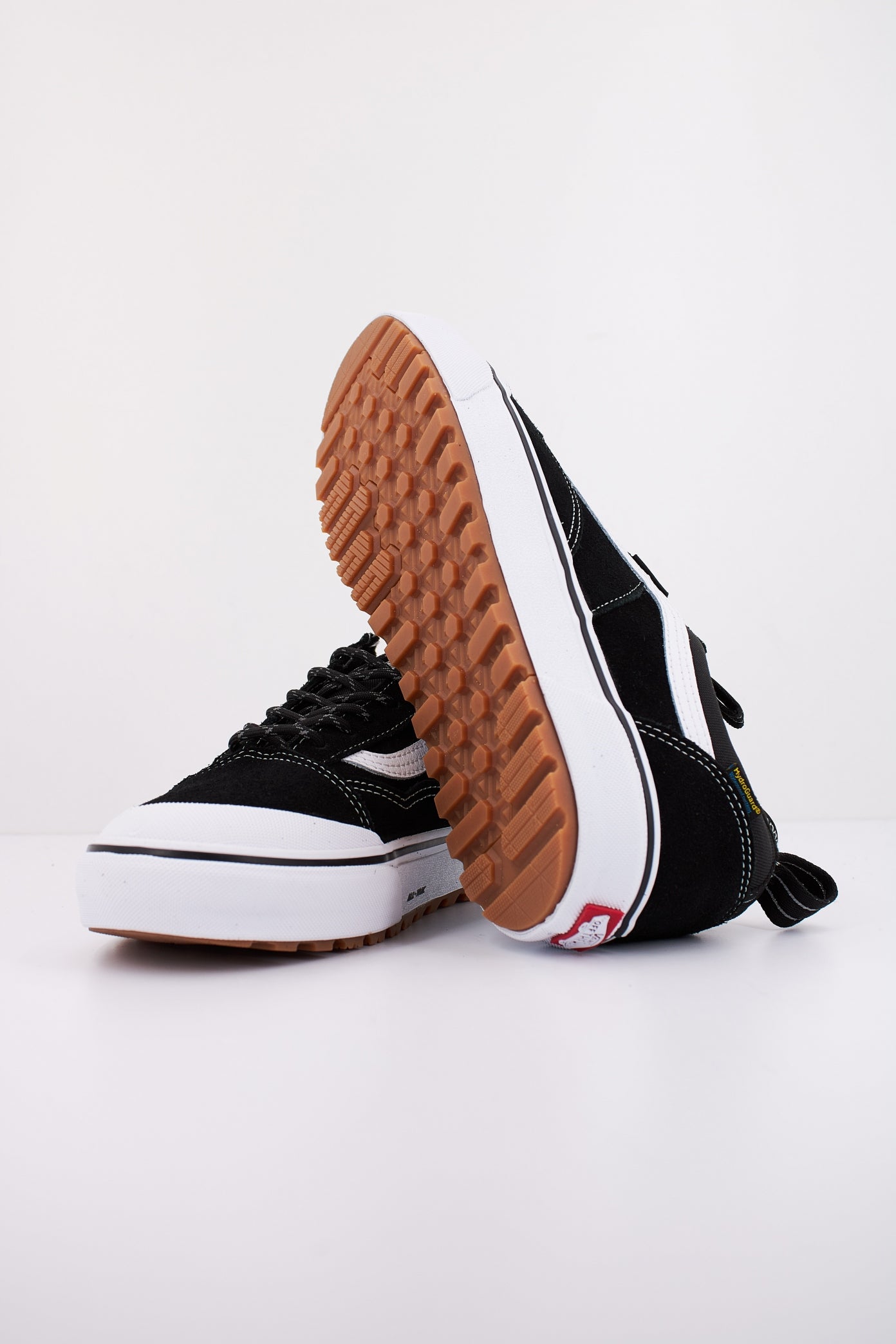 VANS MTE OLD SKOOL WATERP en color BLKWHT  (5)