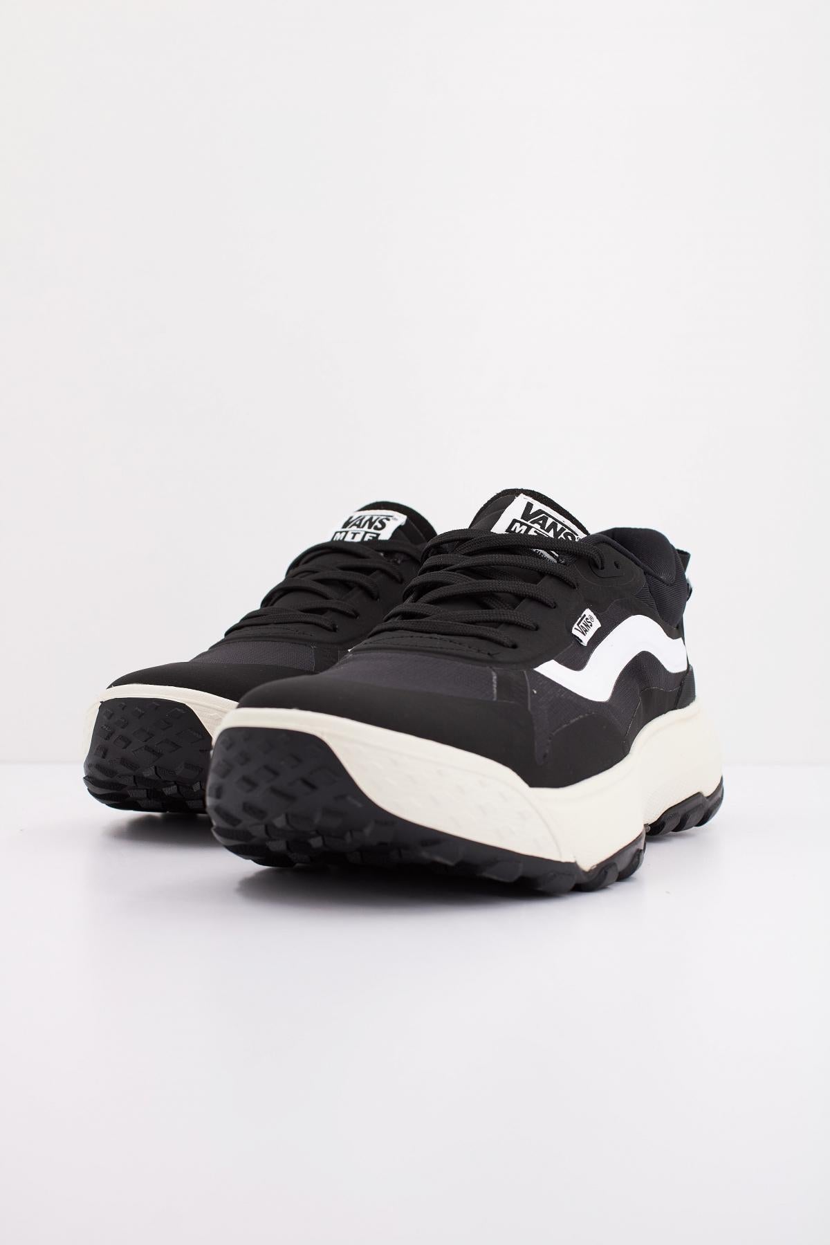 VANS MTE CROSSPATH en color BLKWHT  (2)