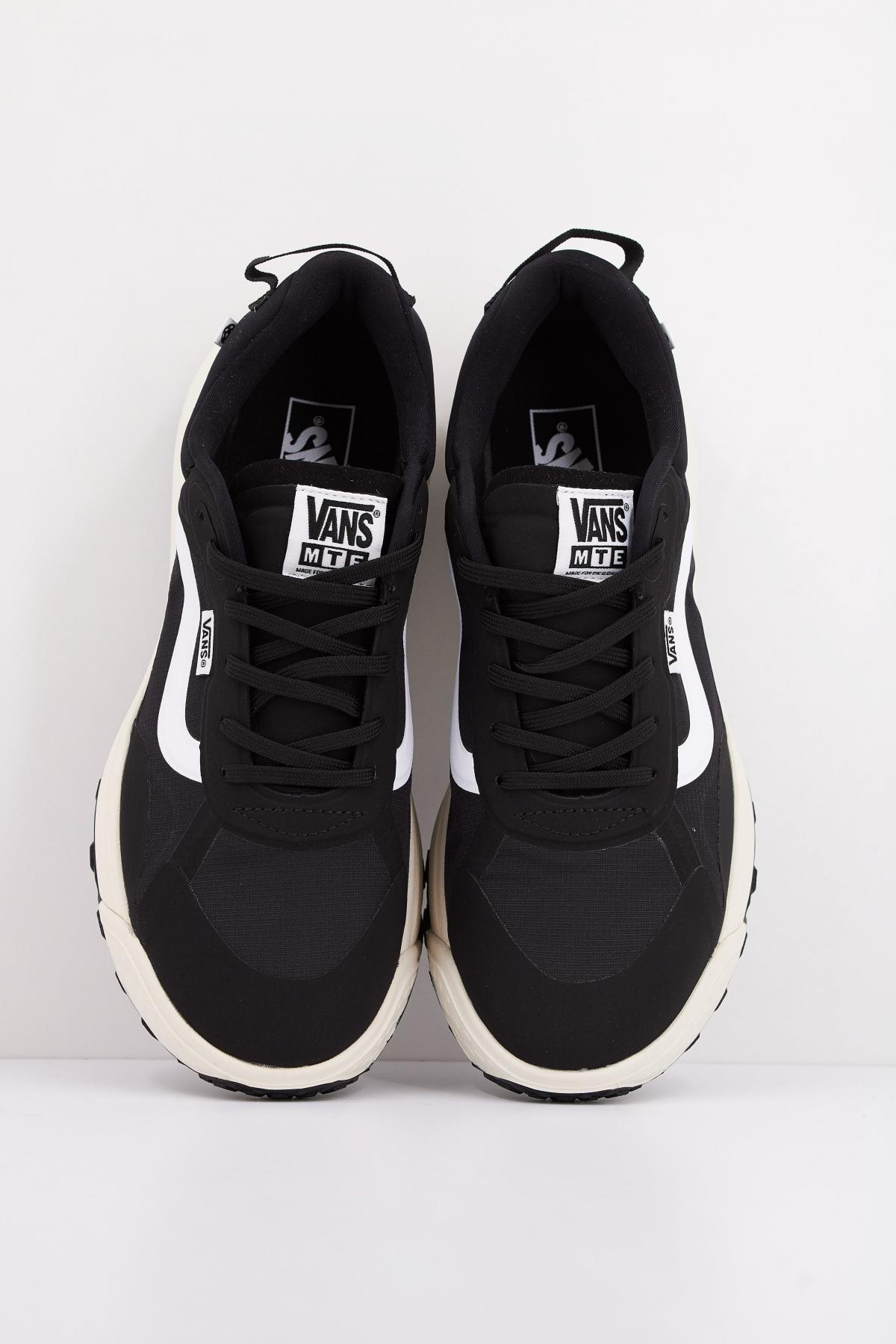 VANS MTE CROSSPATH en color BLKWHT  (3)
