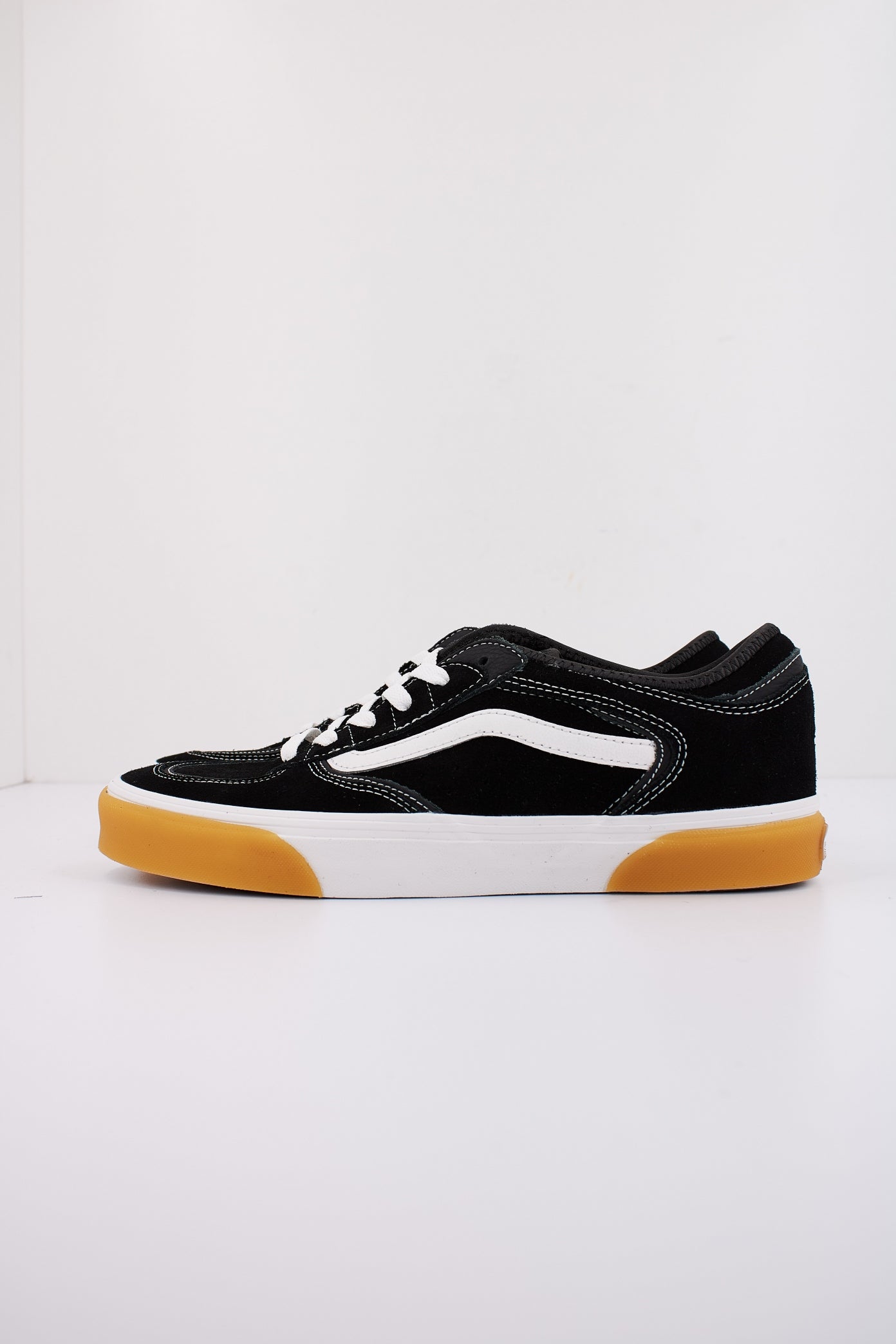 VANS ROWLEY CLASSIC en color BLCKWHTGM  (1)