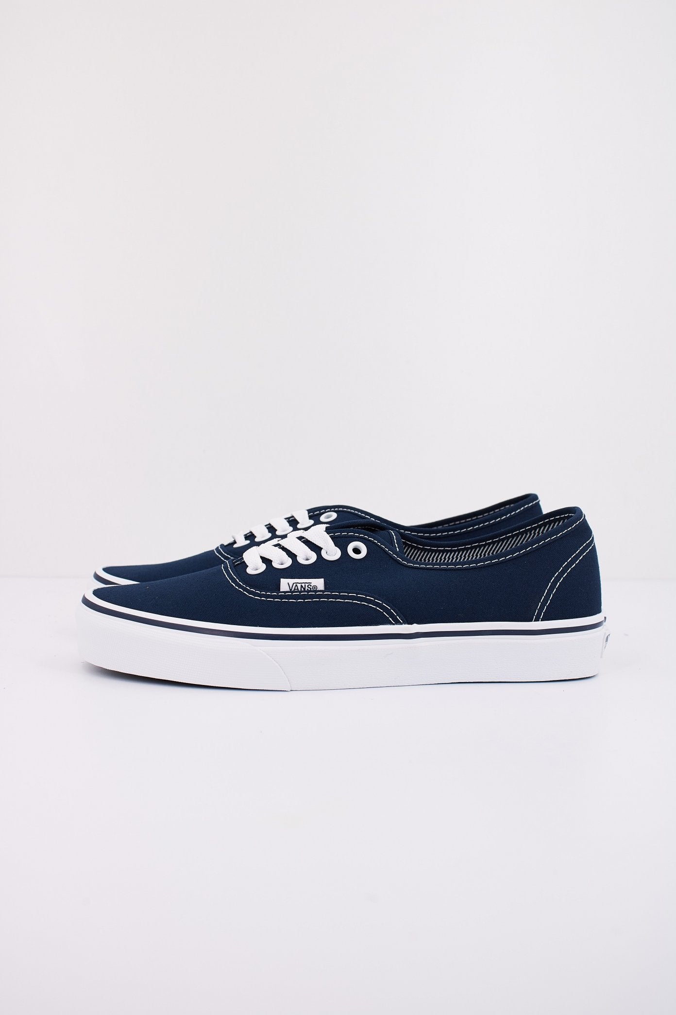 VANS AUTHENTIC en color DRBLHT  (1)