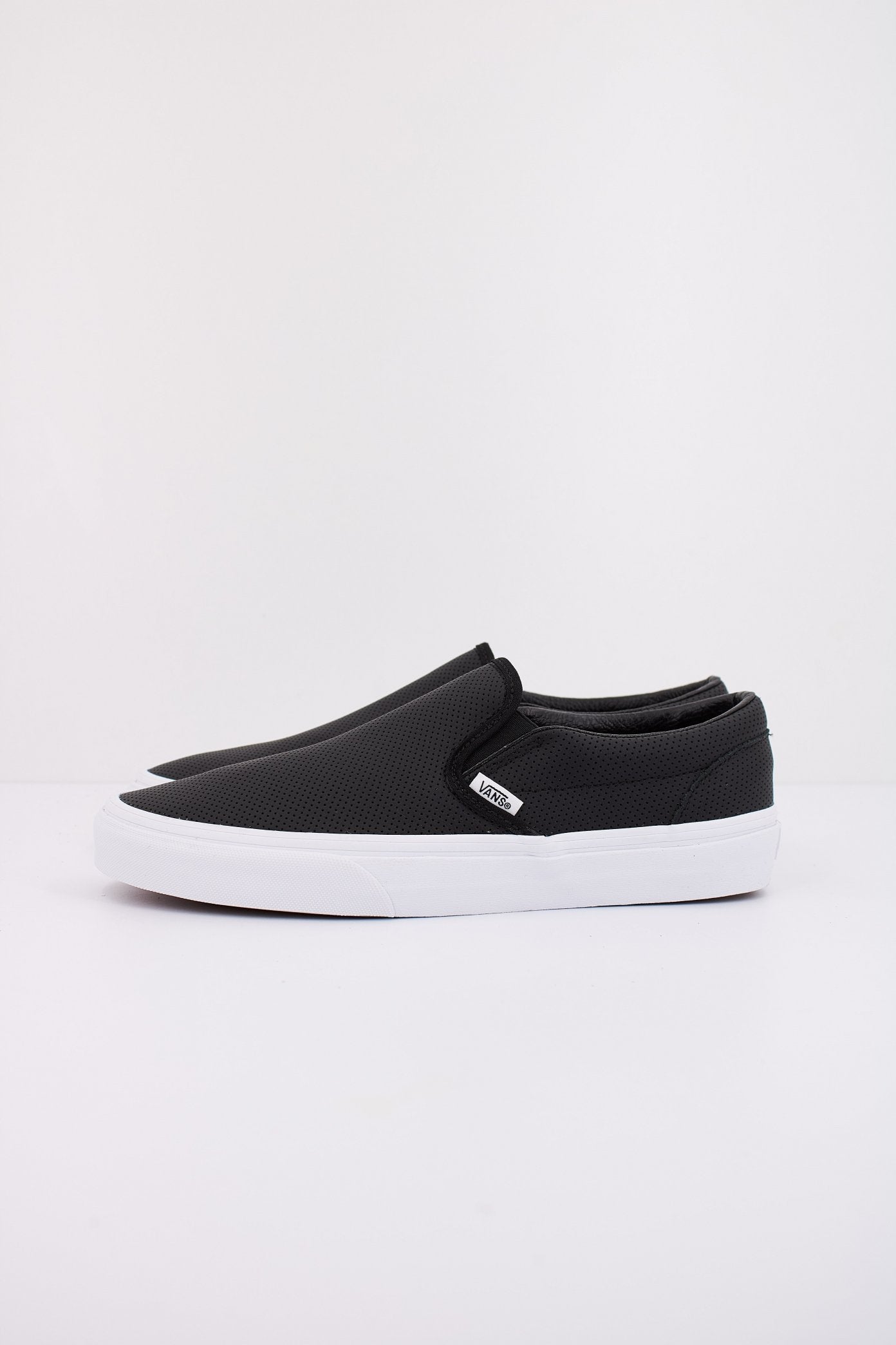 VANS CLASSIC SLIP-ON en color BLACK  (1)