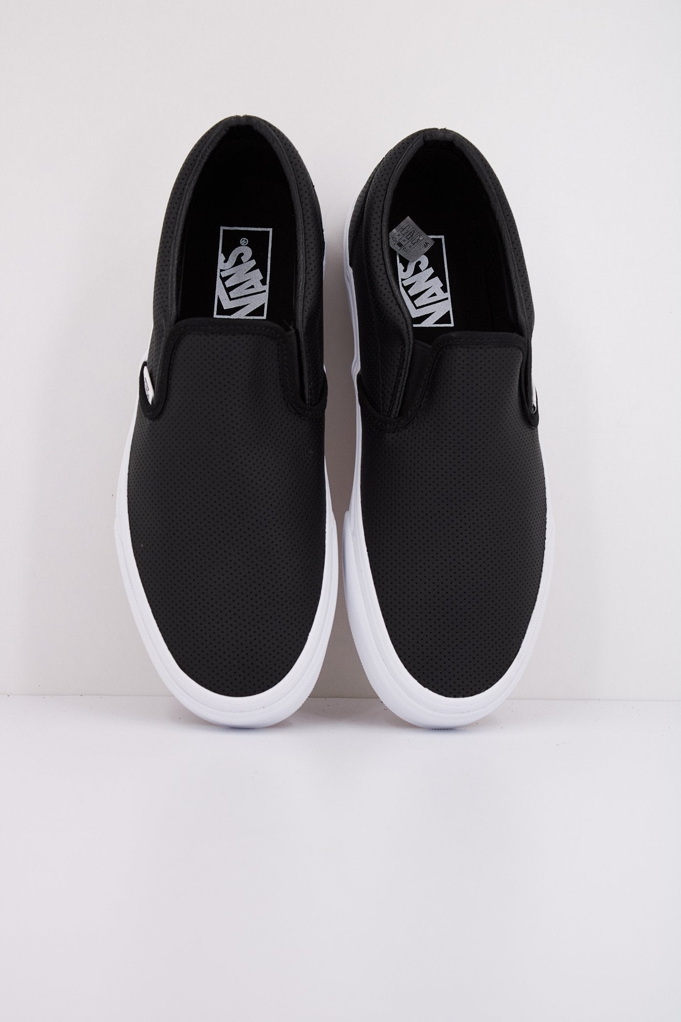 VANS CLASSIC SLIP-ON en color BLACK  (3)