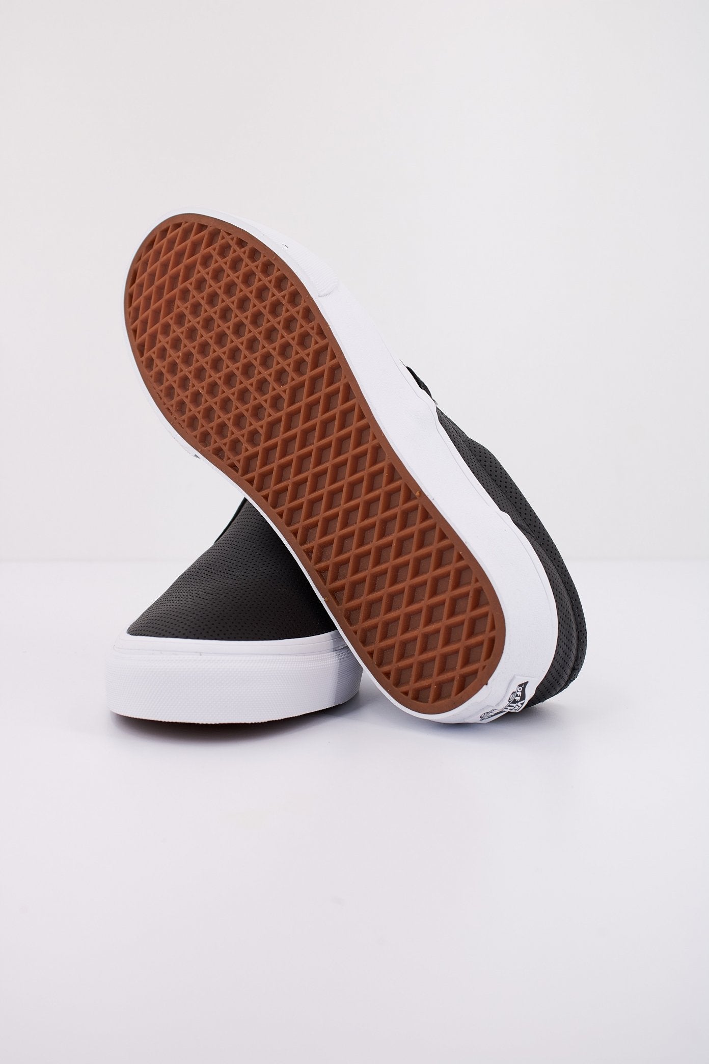 VANS CLASSIC SLIP-ON en color BLACK  (5)