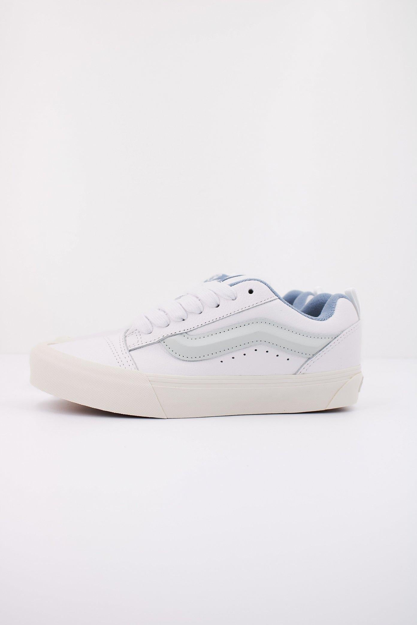 VANS  KNU SKOOL PREMIUM L en color DSTBLU  (1)