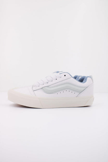 VANS  KNU SKOOL PREMIUM L en color DSTBLU  (1)