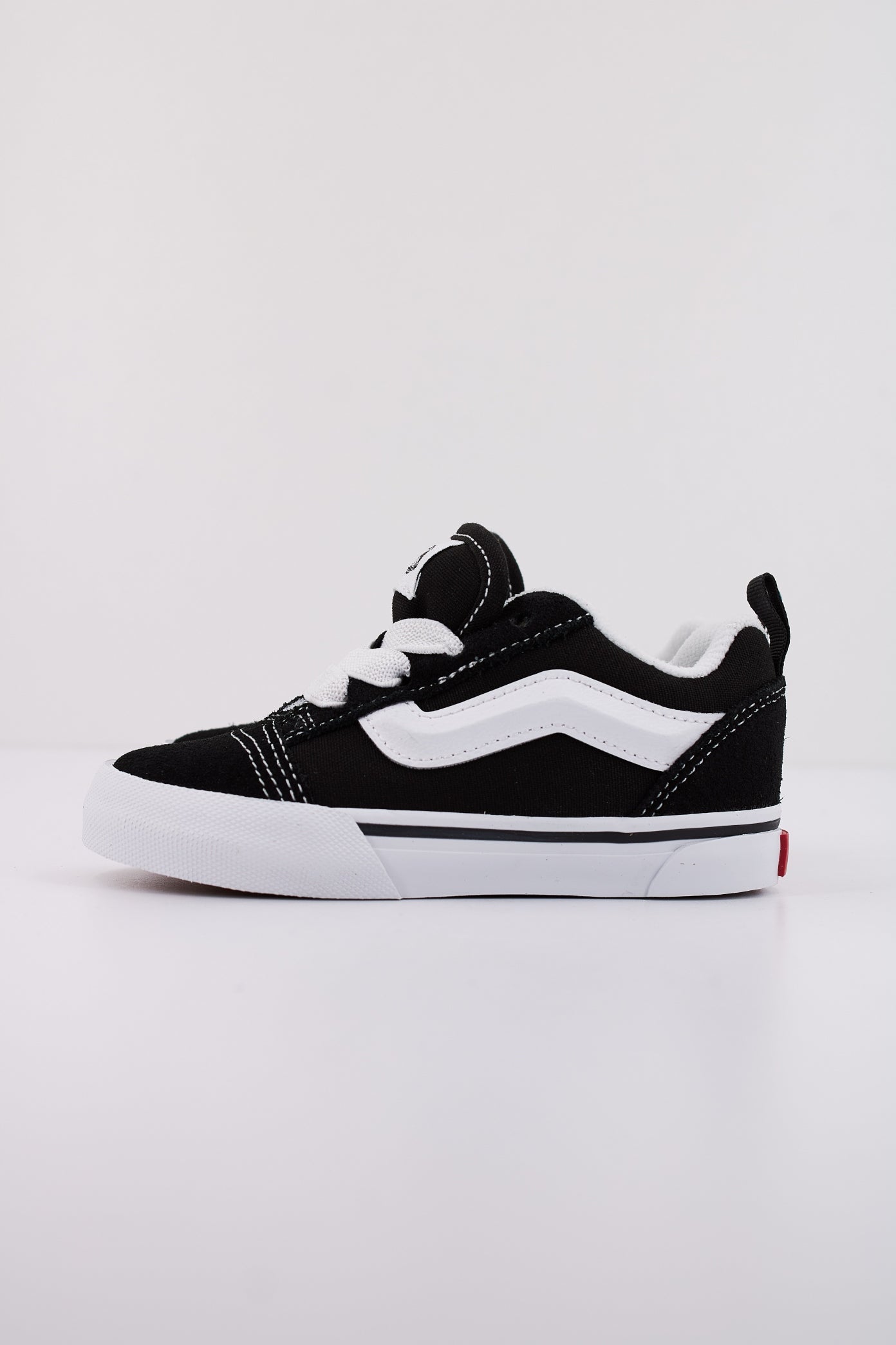 VANS KNU SKOOL ELASTIC en color BLKTRUEWHT  (1)