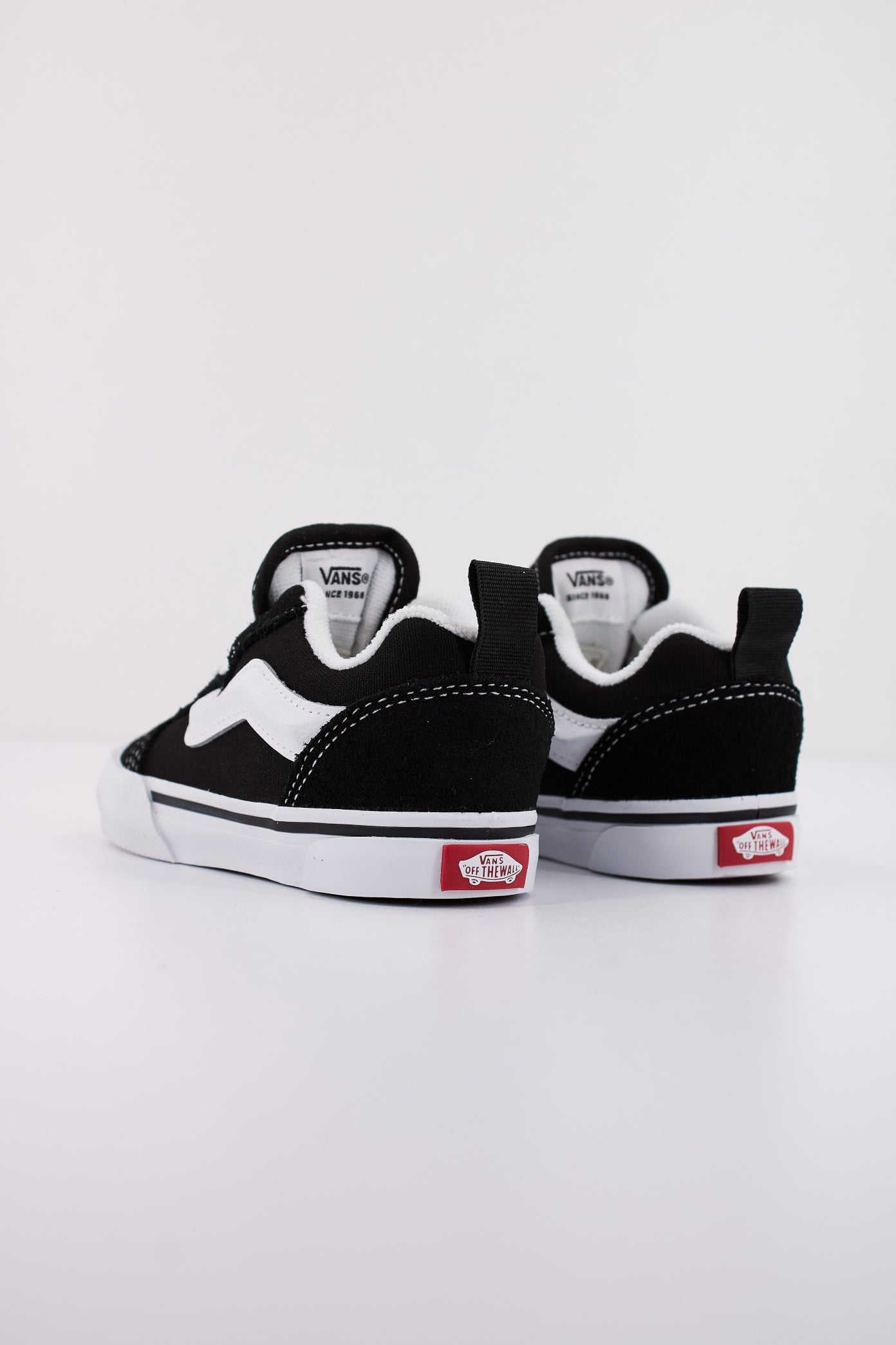 VANS KNU SKOOL ELASTIC en color BLKTRUEWHT  (4)
