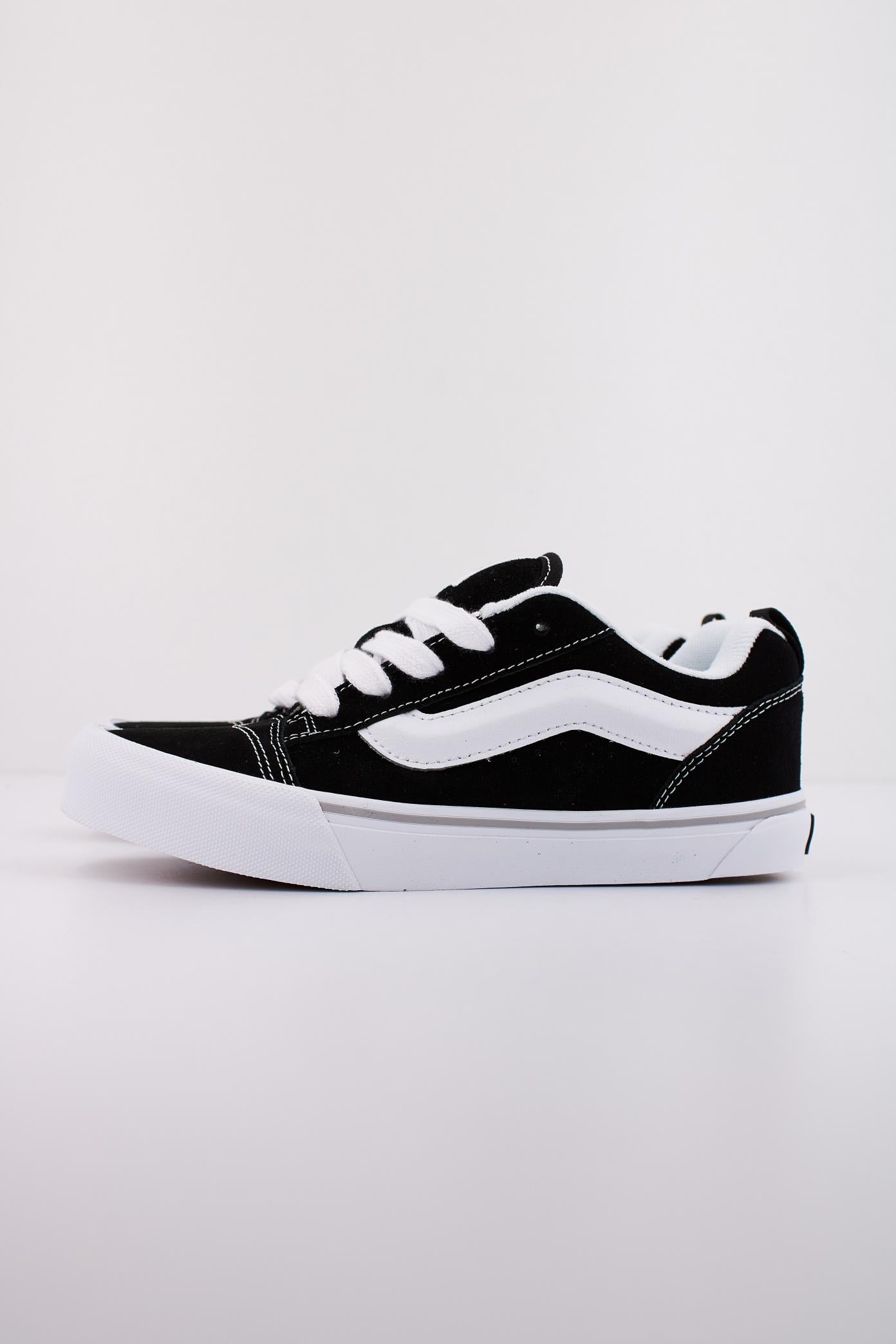 VANS KNU SKOOL en color BLCKWHT  (1)