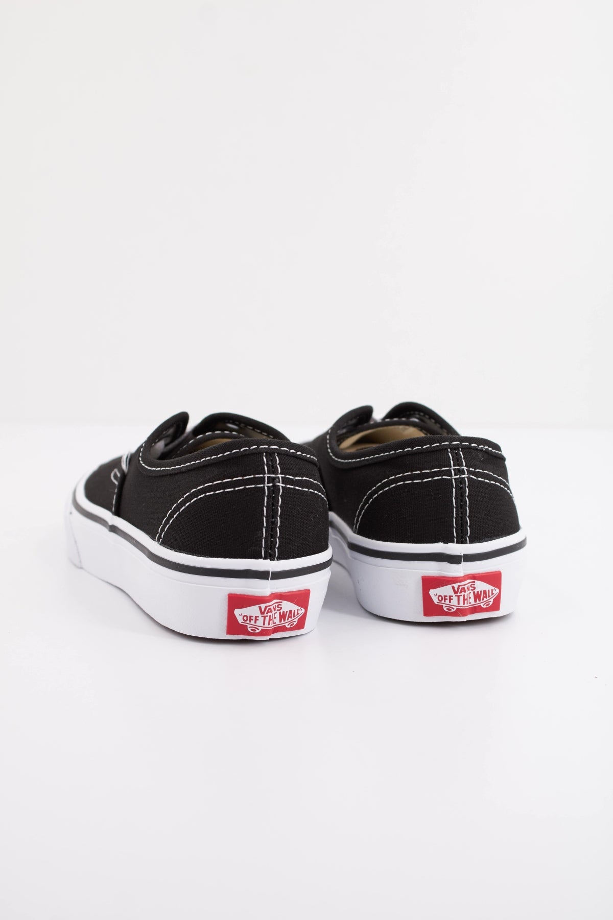 VANS AUTHENTIC en color BLKWHT  (4)