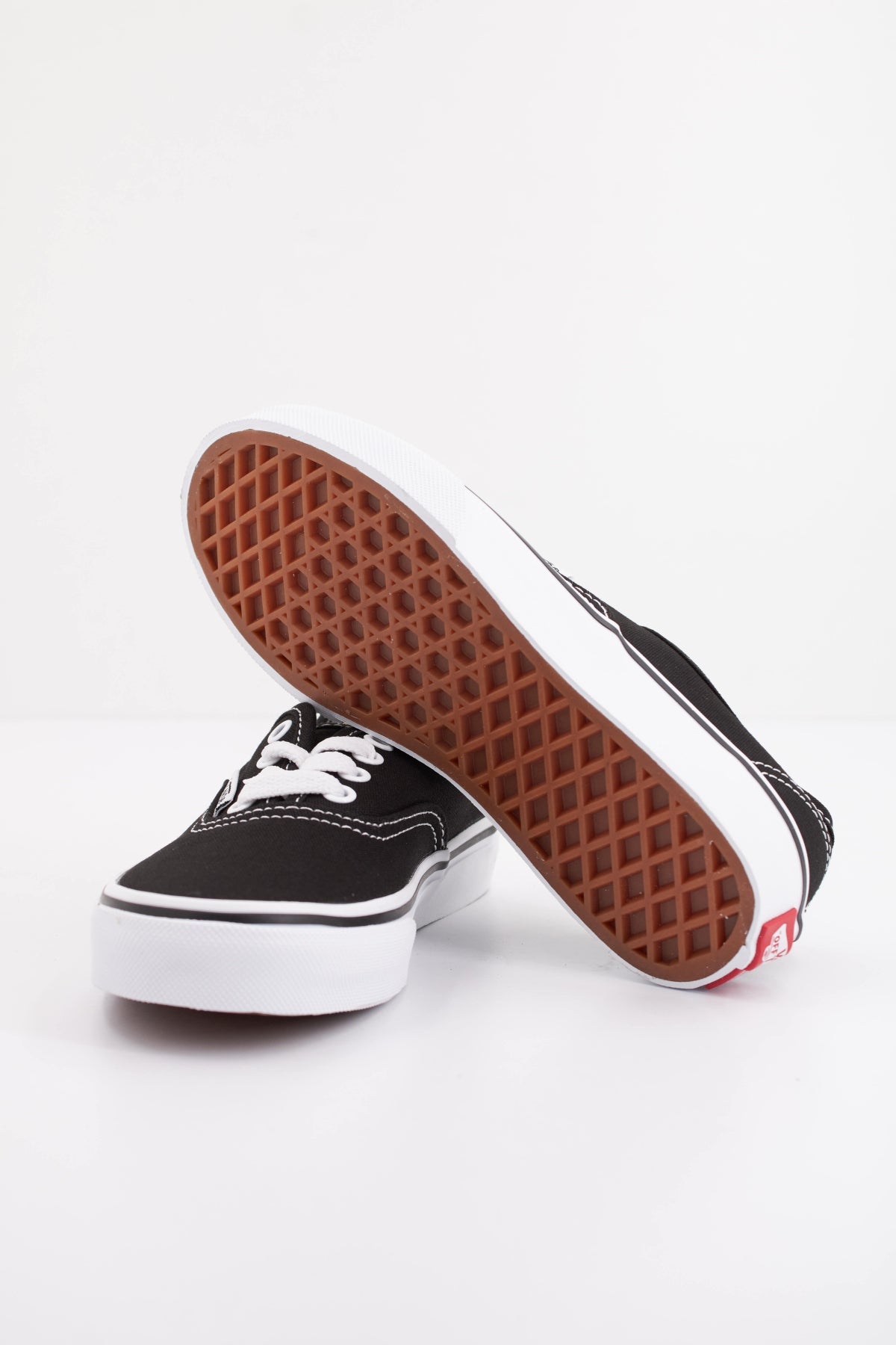 VANS AUTHENTIC en color BLKWHT  (5)