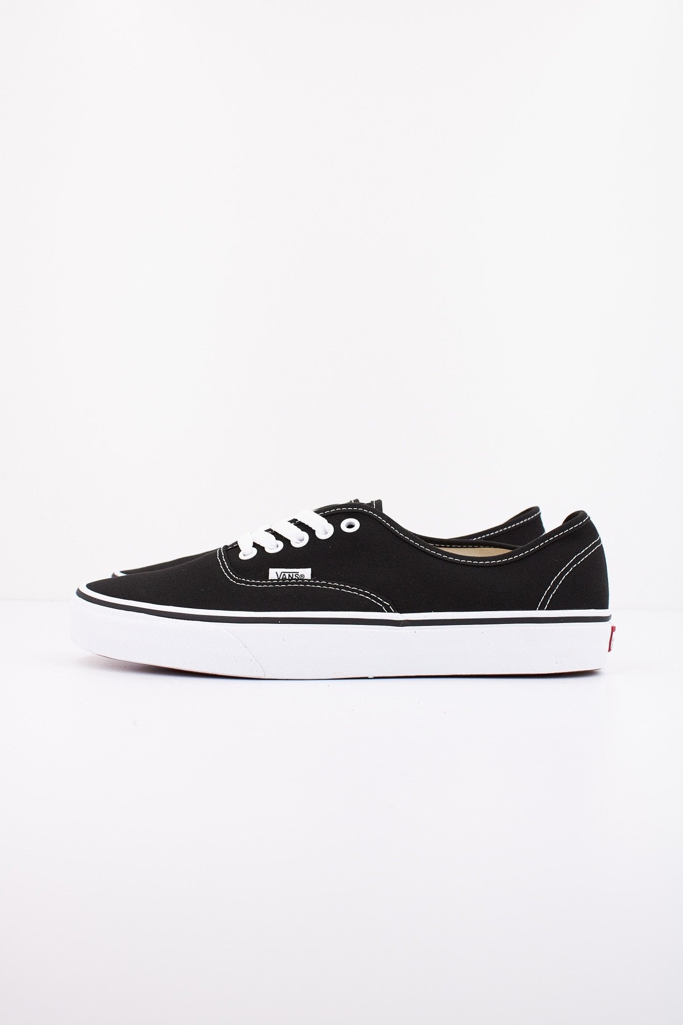 VANS AUTHENTIC en color BLACK  (1)