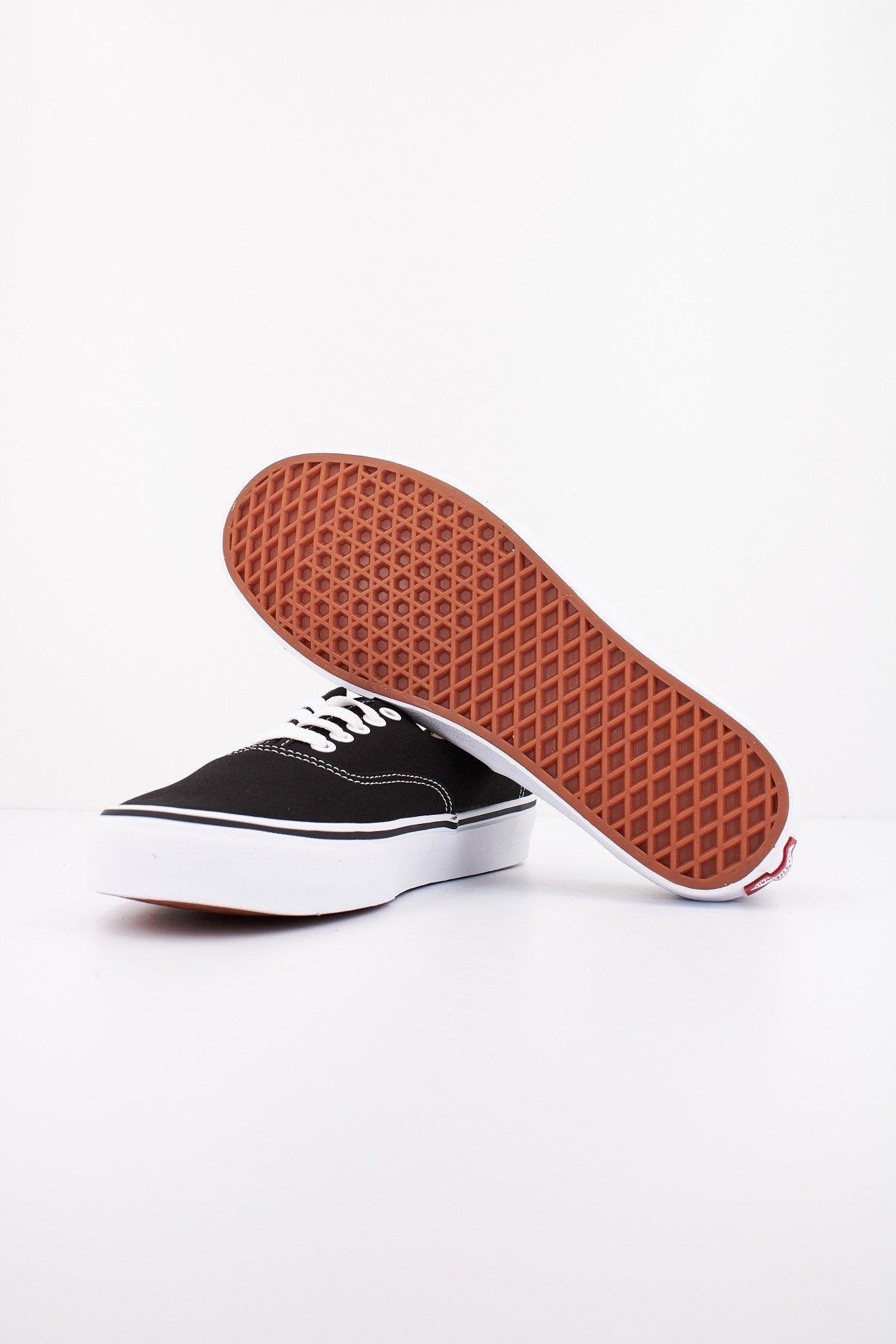 VANS AUTHENTIC en color BLACK  (4)