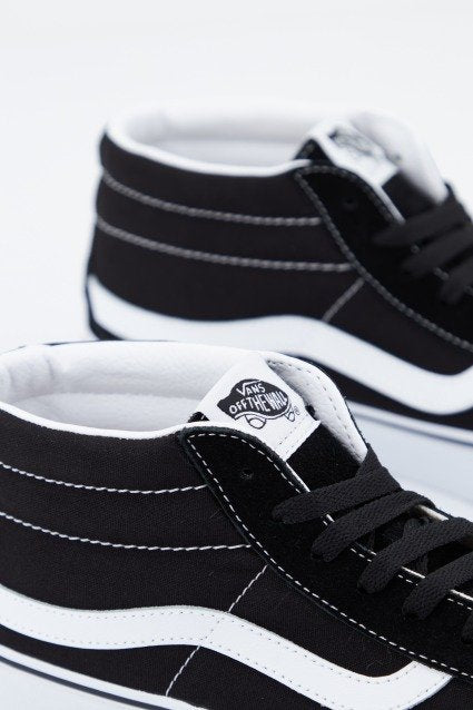 VANS UA SK-MID en color BLACK  (2)