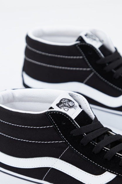 VANS UA SK-MID en color BLACK  (2)