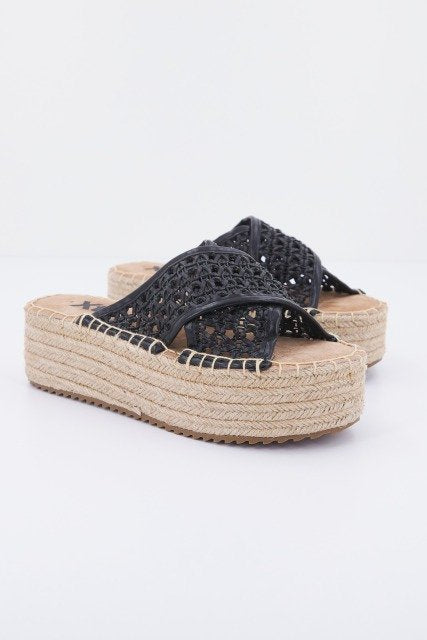 XTI X en color NEGRO  (1)