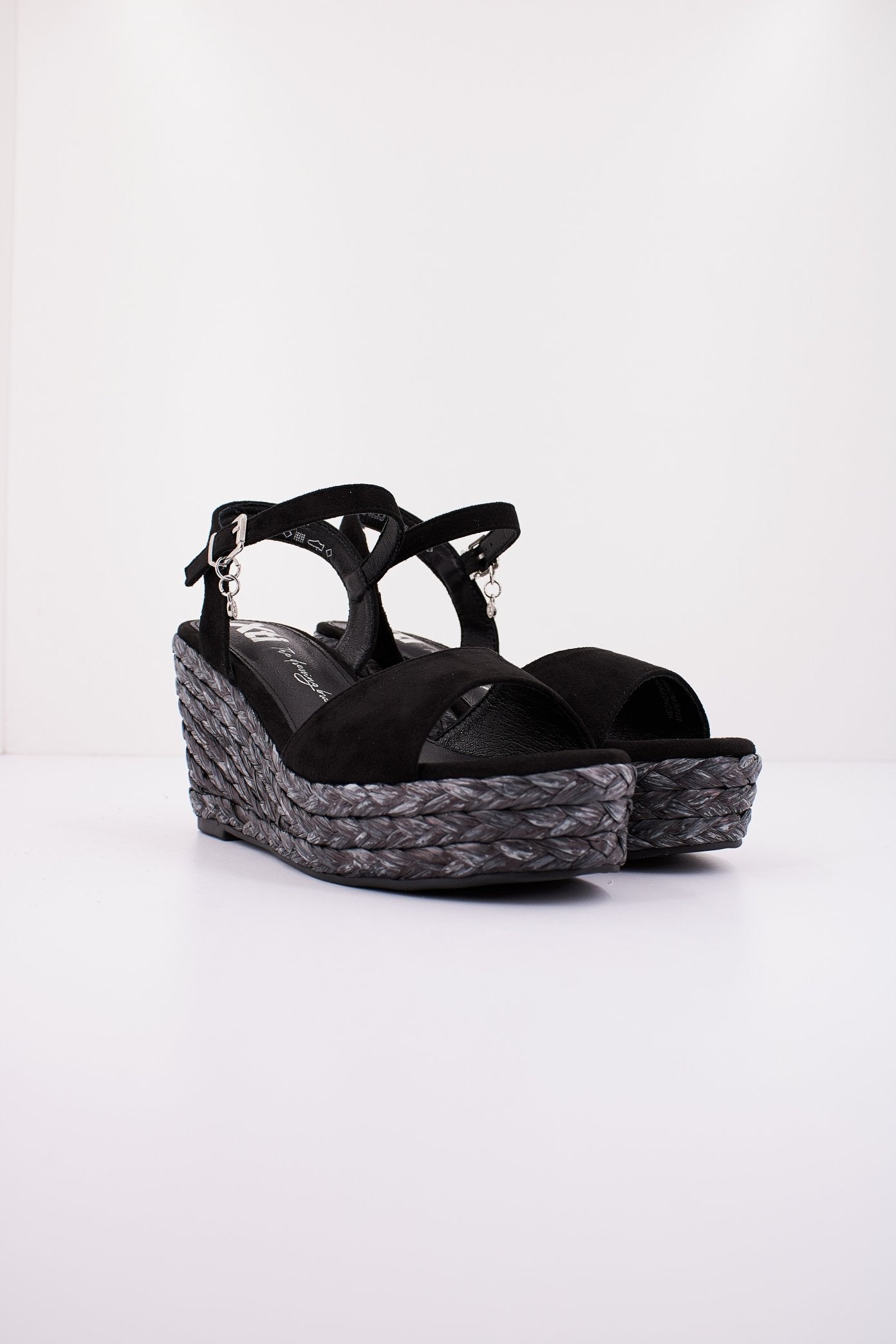 XTI X en color NEGRO  (2)