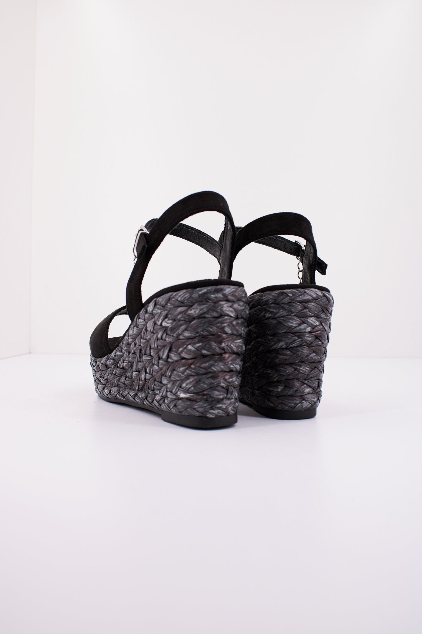 XTI X en color NEGRO  (3)