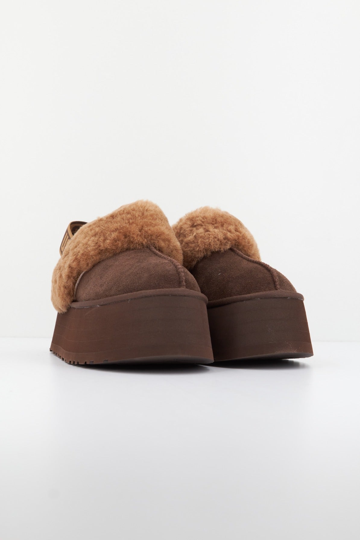 UGG FUNKETTE en color BCDR  (2)