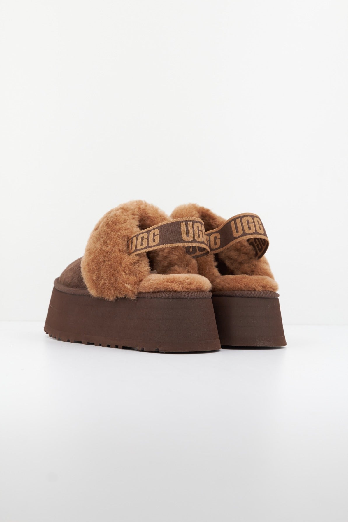 UGG FUNKETTE en color BCDR  (3)