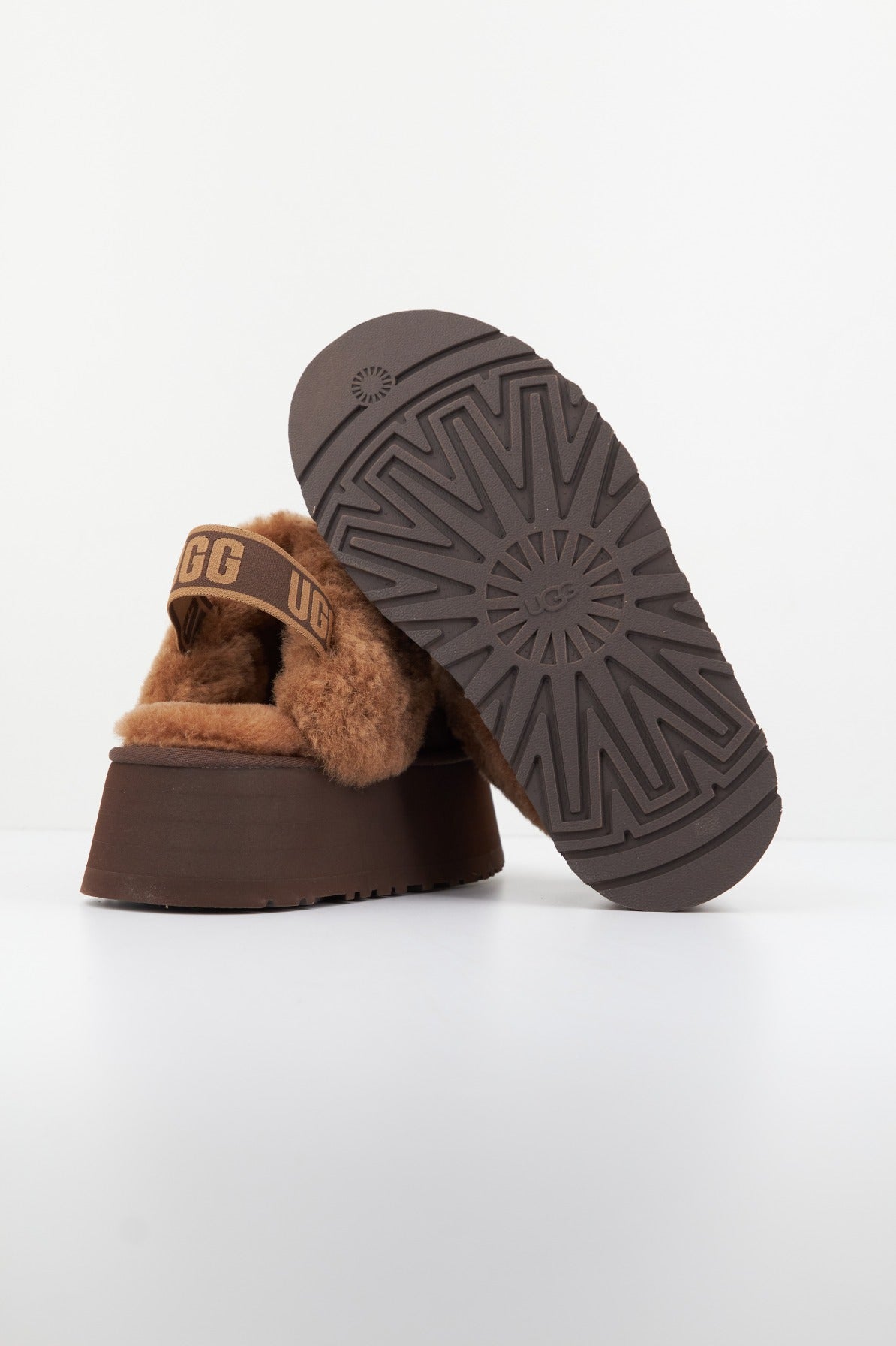UGG FUNKETTE en color BCDR  (4)