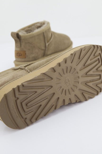 UGG W CLASSIC ULTRA MINI en color ANTILOPE  (4)