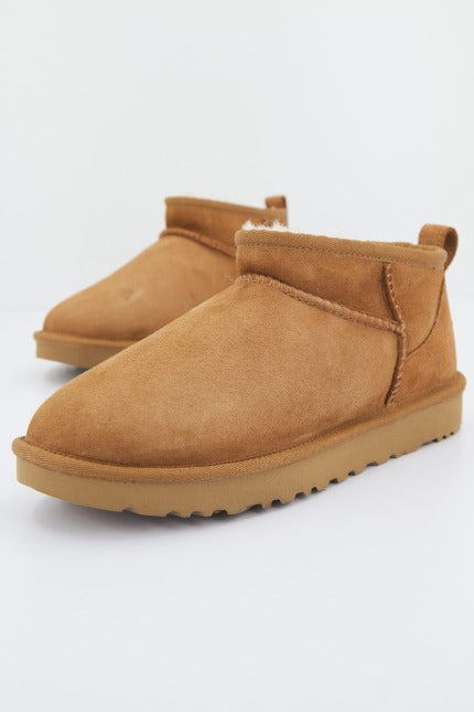 UGG W CLASSIC ULTRA MINI en color CHESTNUT  (1)