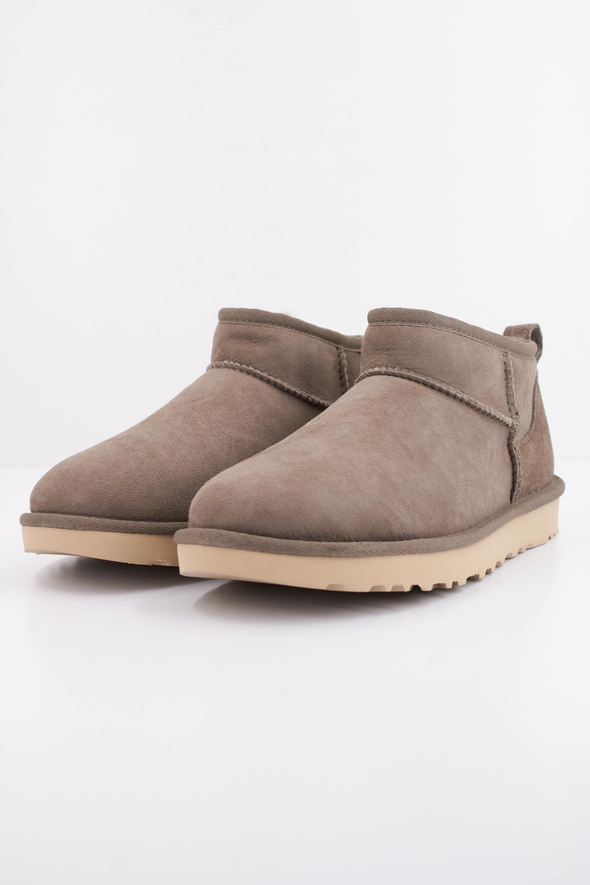UGG W CLASSIC ULTRA MINI en color DDRG  (2)