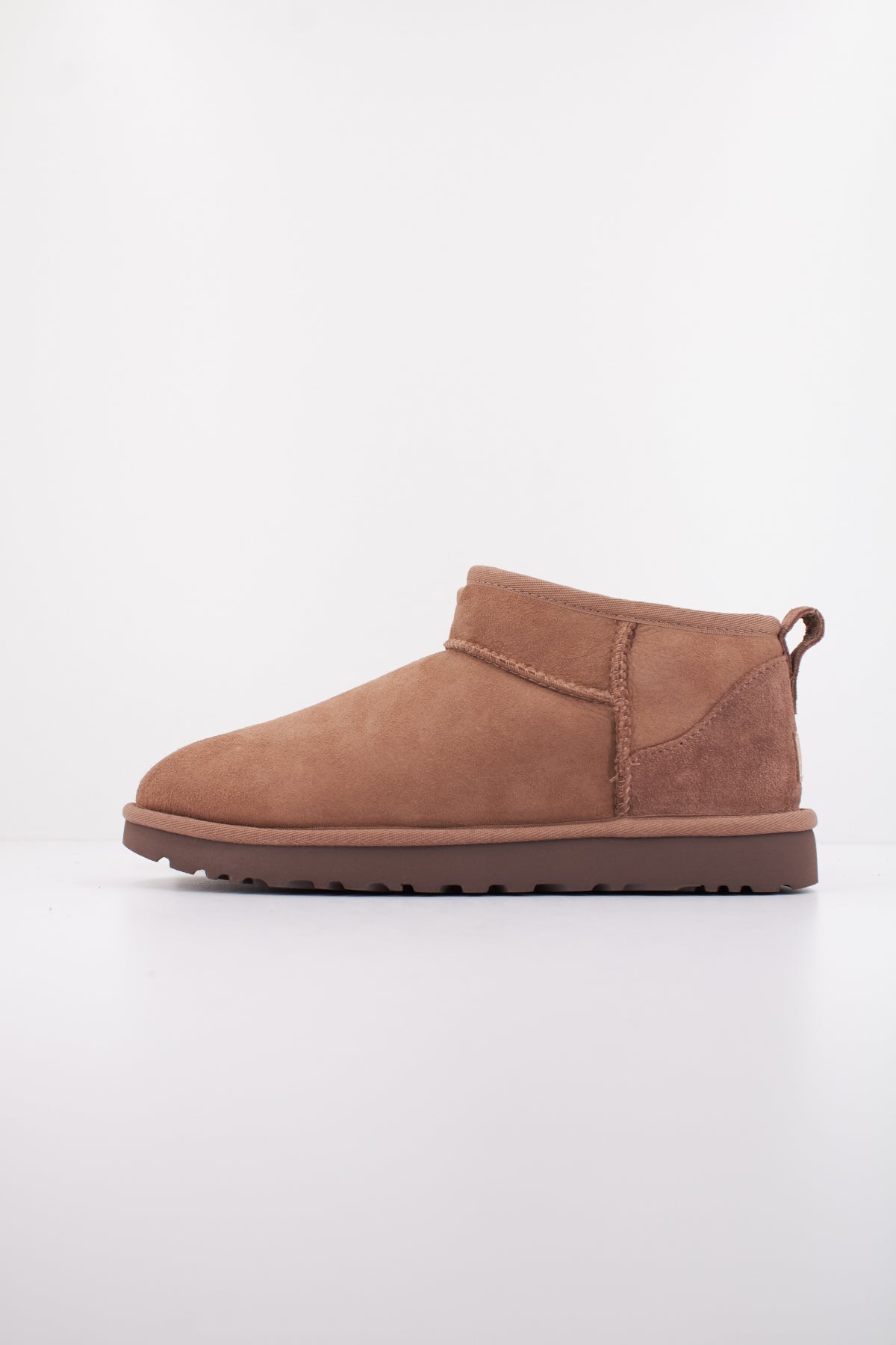 UGG W CLASSIC ULTRA MINI en color RYK  (1)