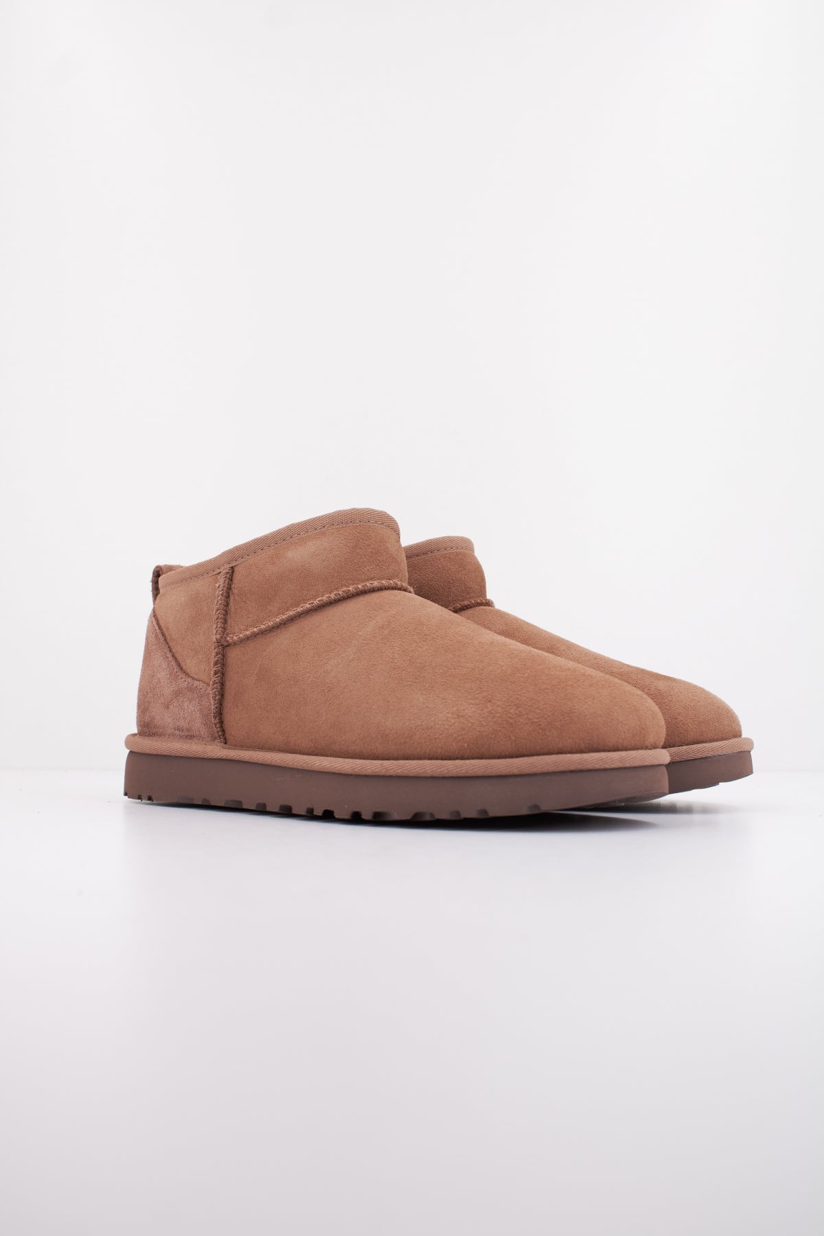 UGG W CLASSIC ULTRA MINI en color RYK  (2)