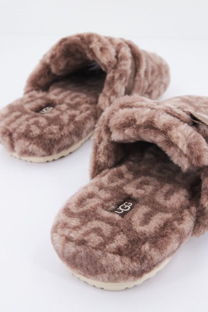 UGG M FLUFF IT POP en color CHESTNUT  (3)