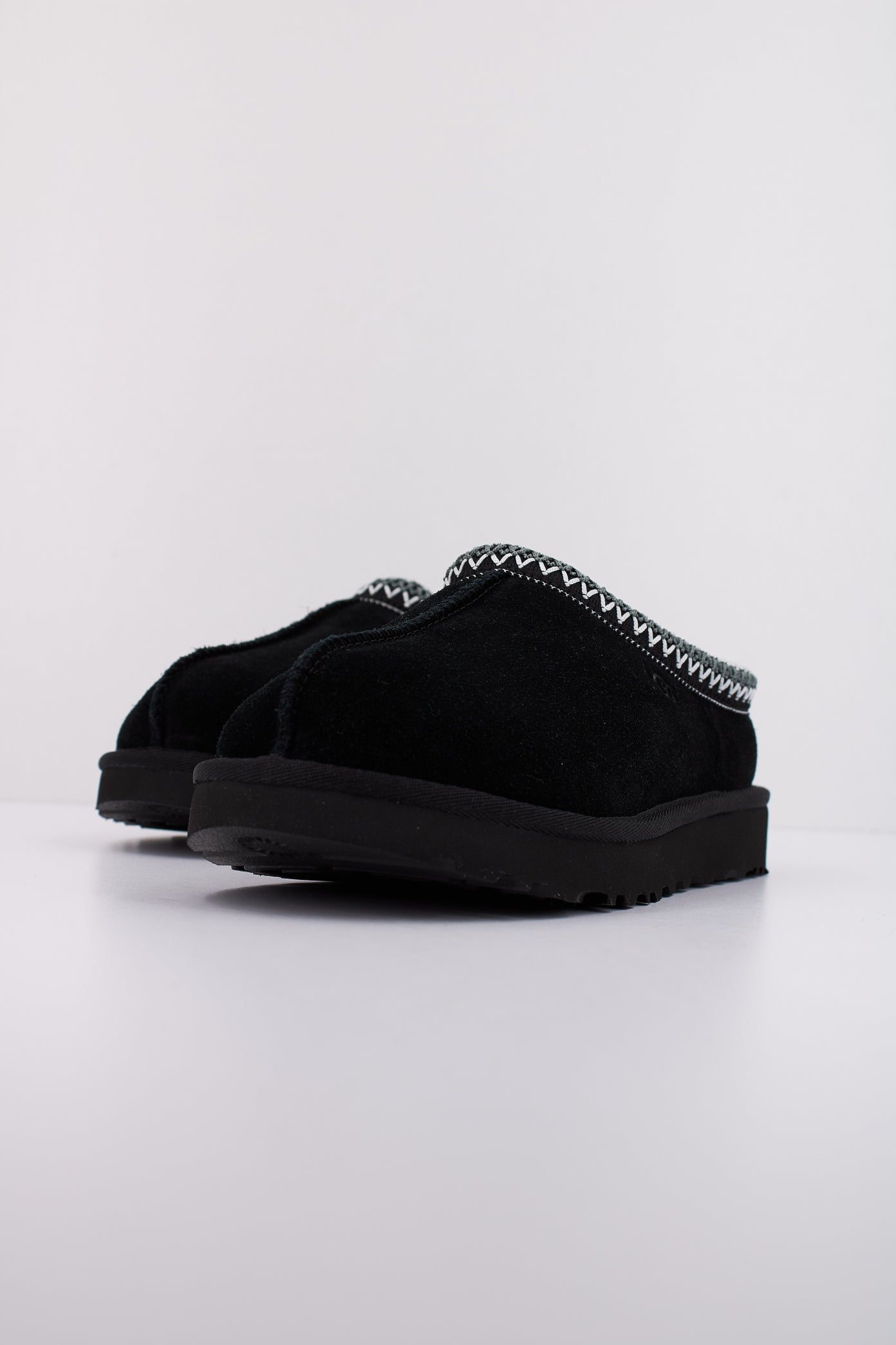 UGG W TASMAN en color BLACK  (2)