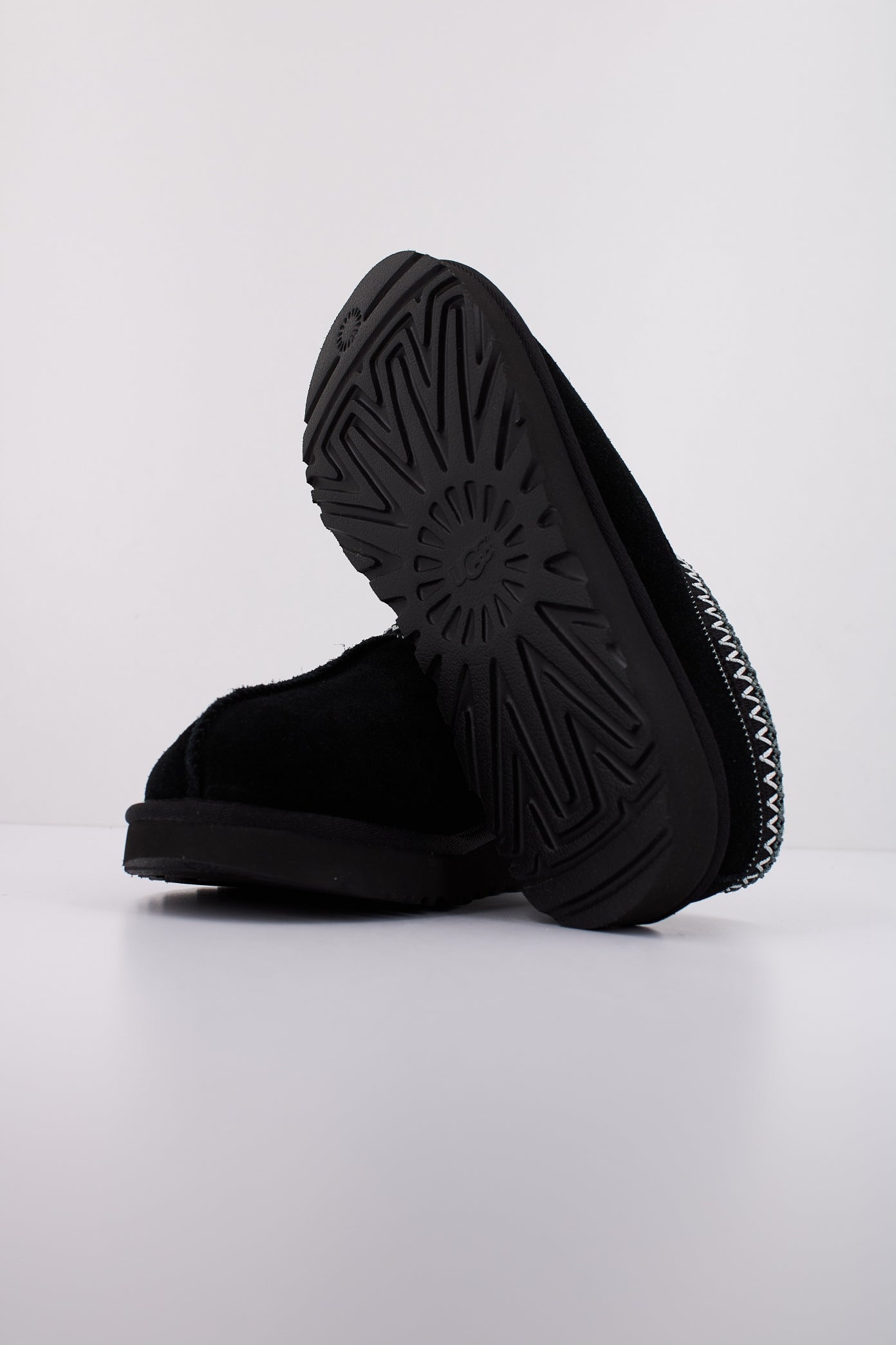 UGG W TASMAN en color BLACK  (5)