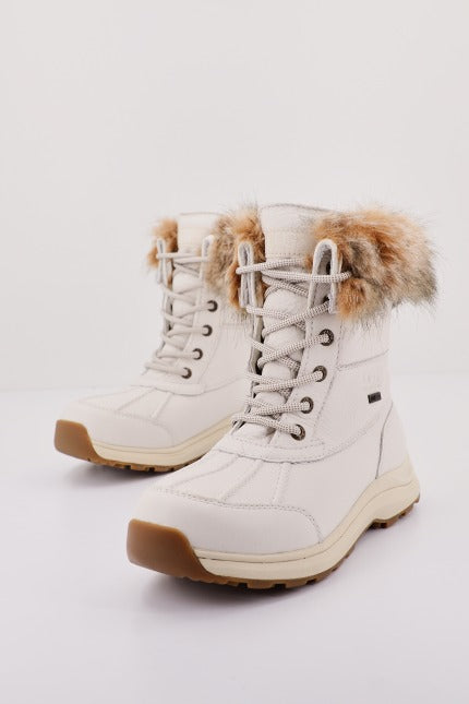 UGG W ADIRONDACK III TIP en color WHITE  (2)