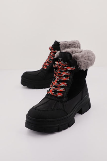 UGG W ASHTON ADDIE en color BLACK  (2)