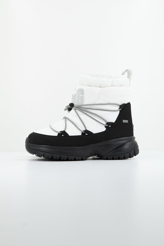 UGG W YOSE PUFFER MID en color WHITE  (1)