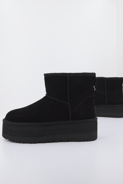 UGG W CLASSIC MINI PLATF en color BLACK  (2)