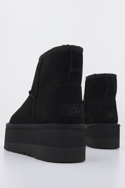 UGG W CLASSIC MINI PLATF en color BLACK  (3)