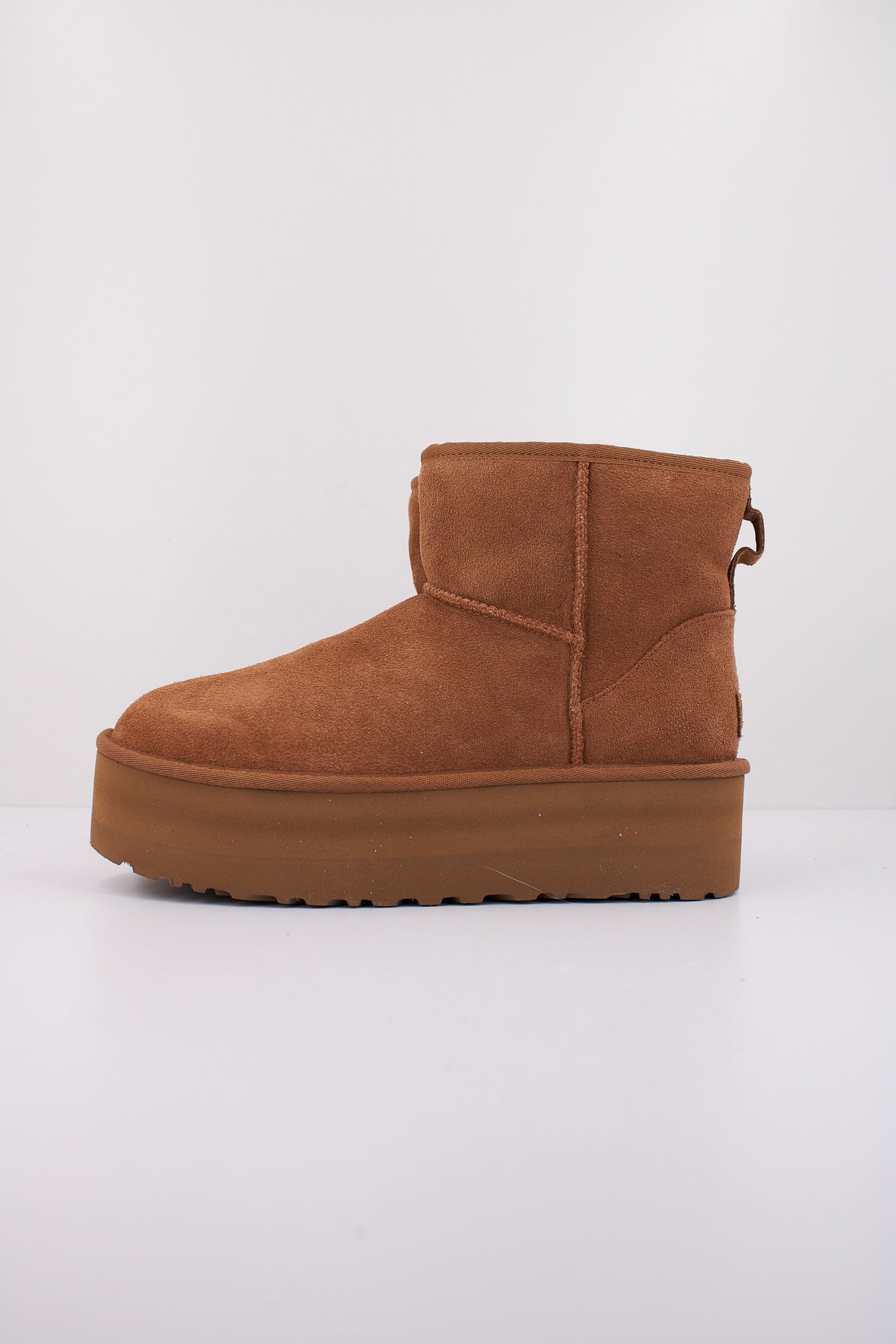 UGG  CLASSIC MINI PLATFO en color CHESTNUT  (1)