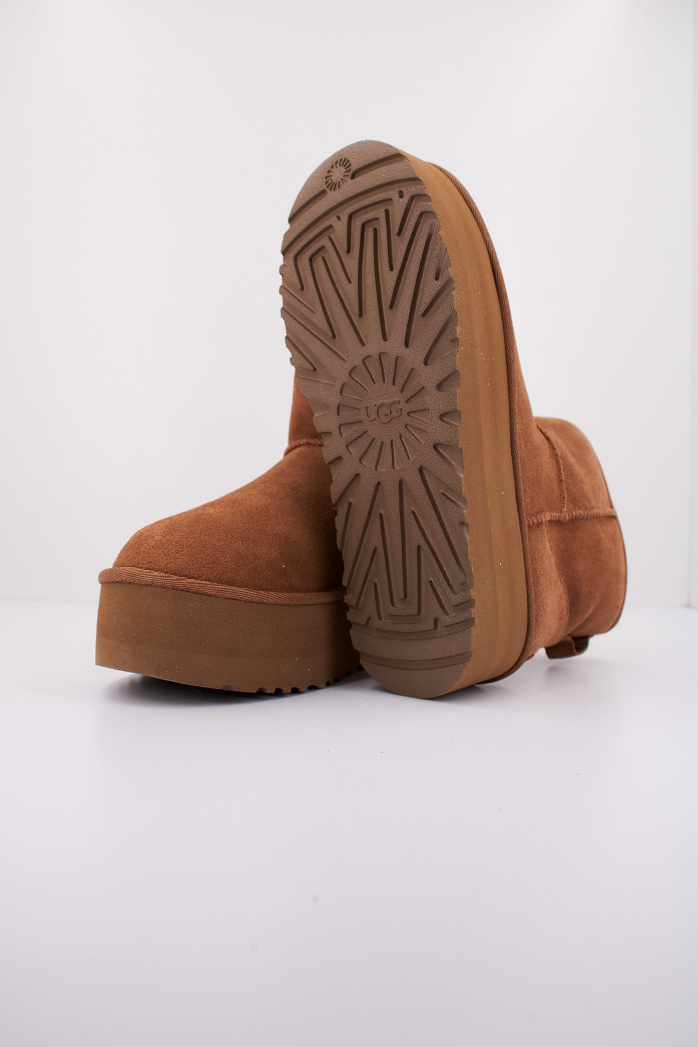 UGG  CLASSIC MINI PLATFO en color CHESTNUT  (5)