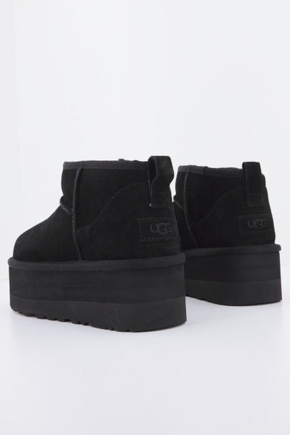 UGG W CLASSIC ULTRA MINI en color BLACK  (3)