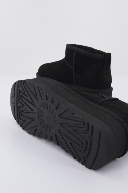 UGG W CLASSIC ULTRA MINI en color BLACK  (4)