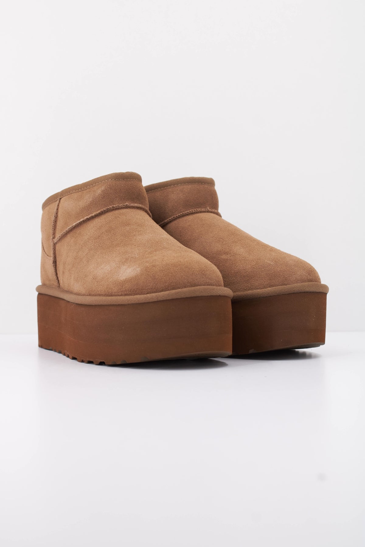 UGG CLASSIC ULTRA MINI P en color LBNZ  (2)