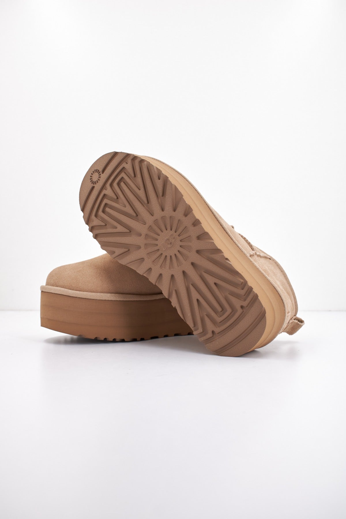 UGG W CLASSIC ULTRA MINI en color SAND  (4)